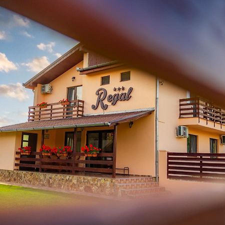 Pensiunea Regal Бэйле-Уну-Май Экстерьер фото